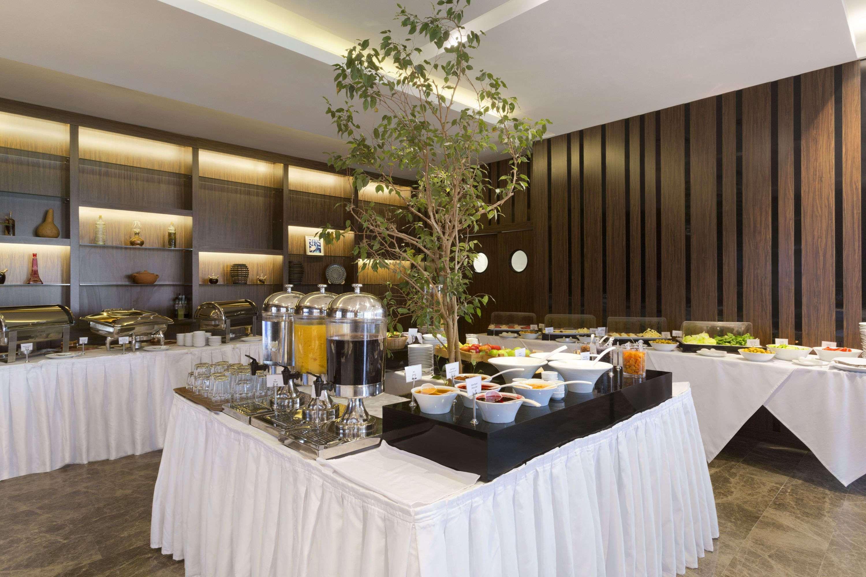 Hotel Ramada By Wyndham Istanbul Florya Exterior foto