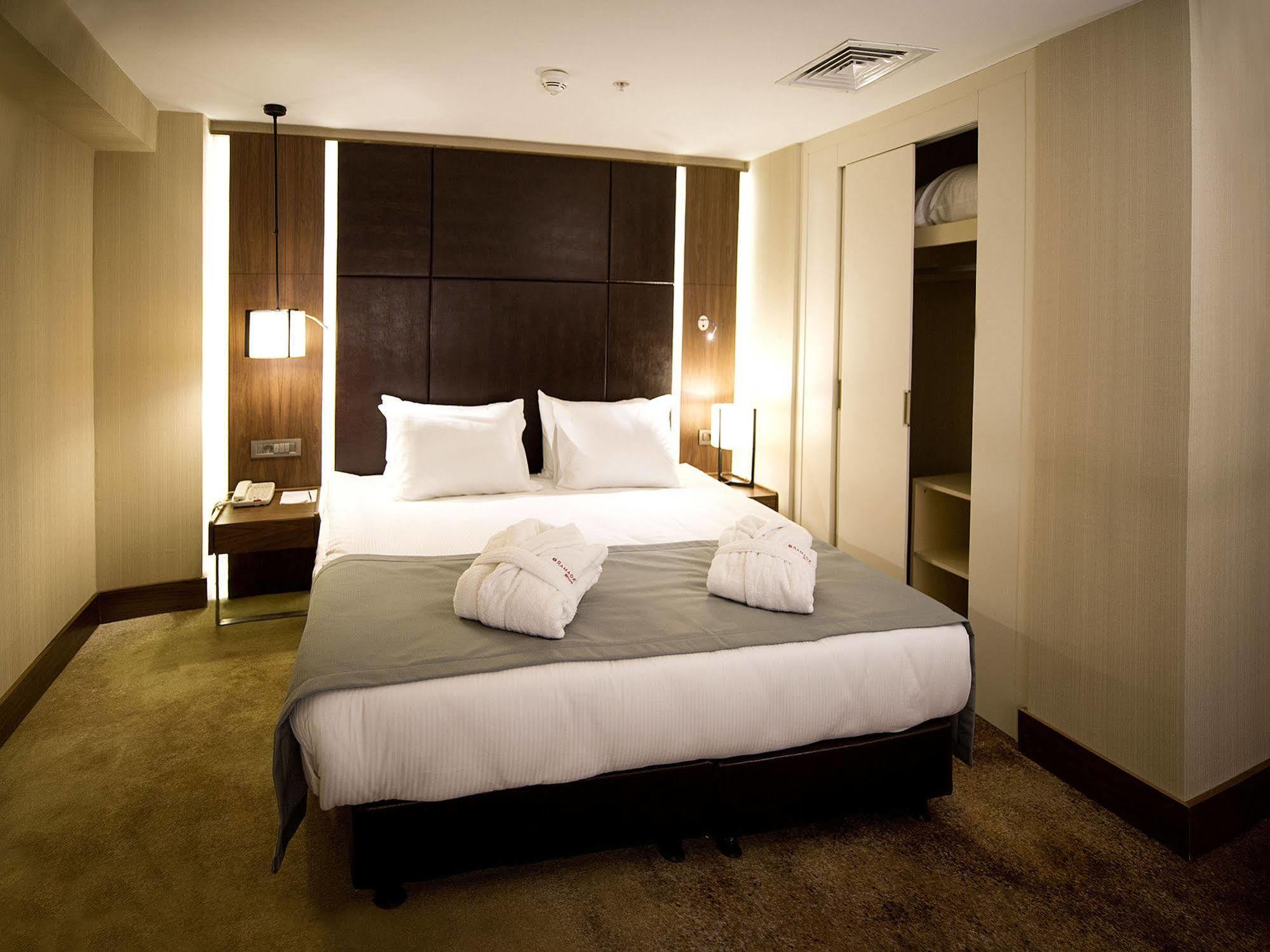 Hotel Ramada By Wyndham Istanbul Florya Exterior foto