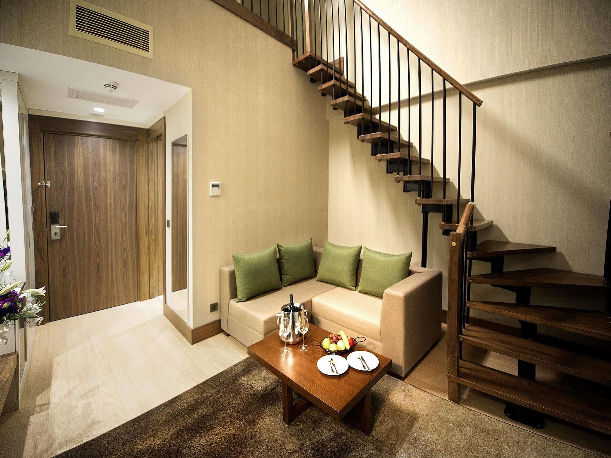 Hotel Ramada By Wyndham Istanbul Florya Exterior foto
